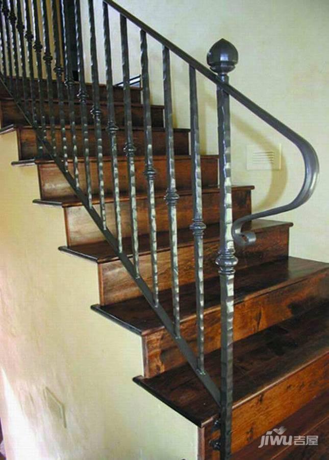 楼梯扶手选实木的好还是不锈钢的好？看完后悔装早了！